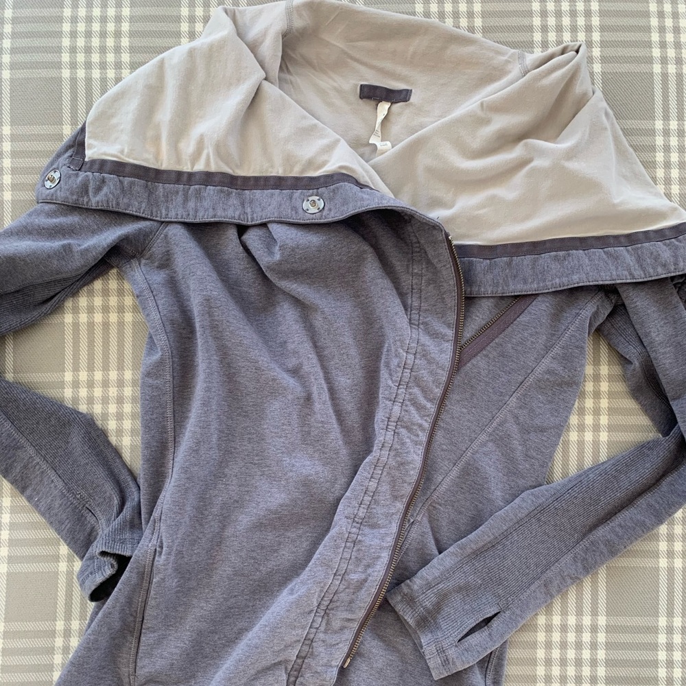 ⭐️ LULULEMON ⭐️ grey savasana wrap jacket size 8
